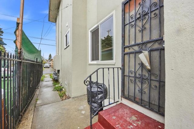 6928 Fresno Street, Oakland, CA 94605