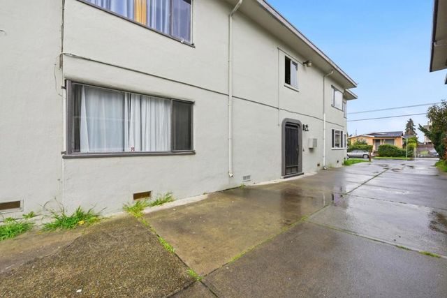 6928 Fresno Street, Oakland, CA 94605