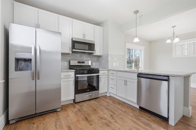 352 E Goulson Avenue, Hazel Park, MI 48030