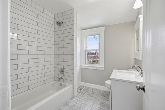 352 E Goulson Avenue, Hazel Park, MI 48030