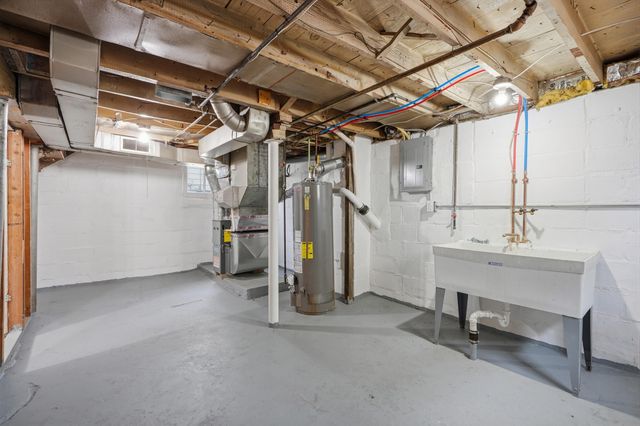 352 E Goulson Avenue, Hazel Park, MI 48030