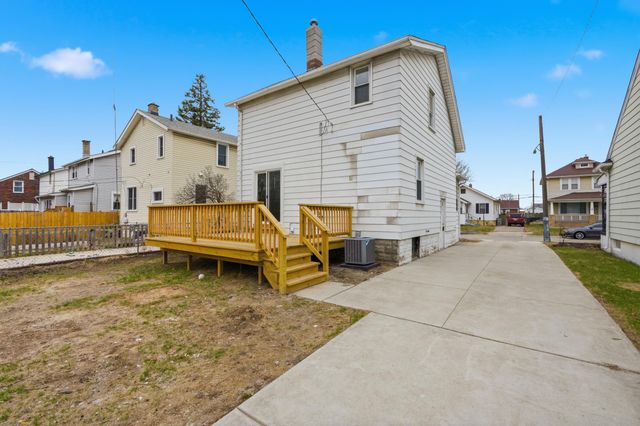 352 E Goulson Avenue, Hazel Park, MI 48030