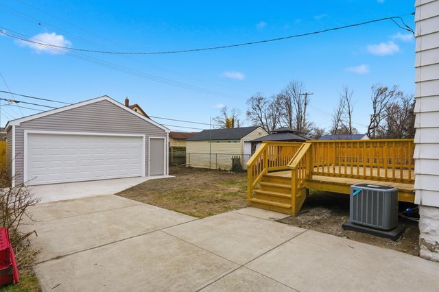 352 E Goulson Avenue, Hazel Park, MI 48030