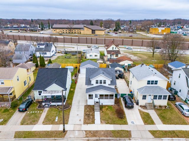 352 E Goulson Avenue, Hazel Park, MI 48030