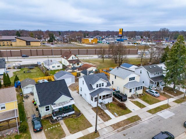 352 E Goulson Avenue, Hazel Park, MI 48030