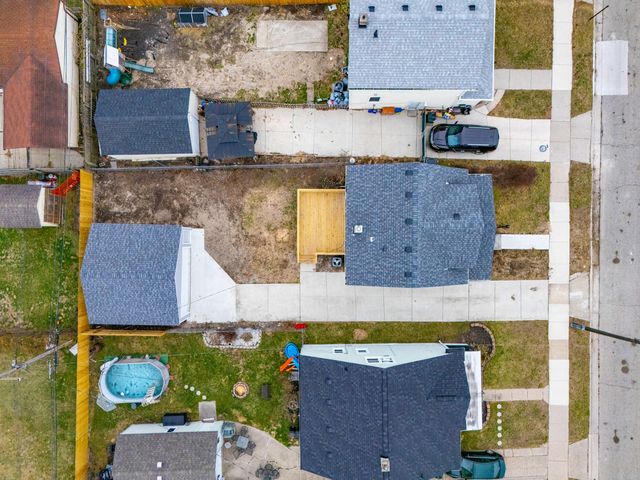 352 E Goulson Avenue, Hazel Park, MI 48030