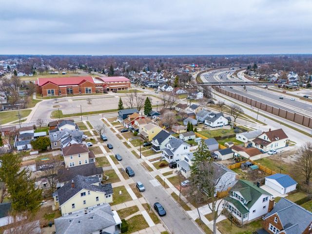 352 E Goulson Avenue, Hazel Park, MI 48030