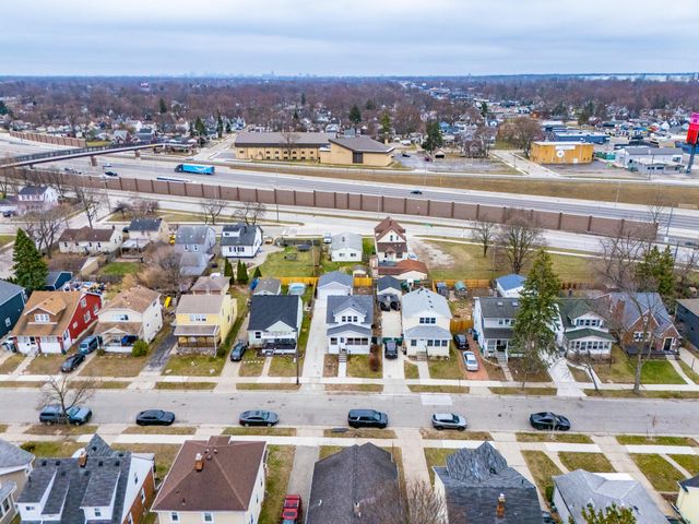 352 E Goulson Avenue, Hazel Park, MI 48030