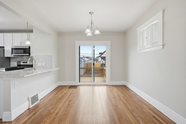 352 E Goulson Avenue, Hazel Park, MI 48030