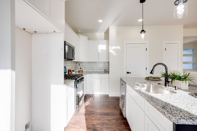675 S Arbor Valley Way, Valley Center, KS 67147
