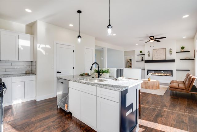 675 S Arbor Valley Way, Valley Center, KS 67147