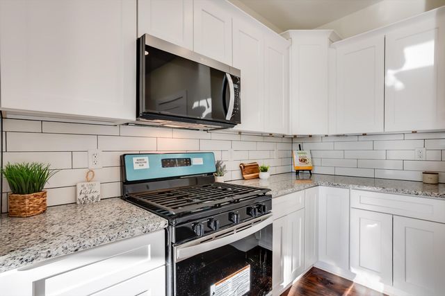 675 S Arbor Valley Way, Valley Center, KS 67147