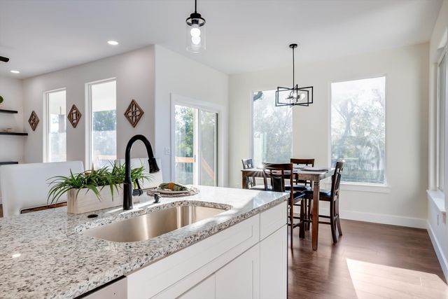 675 S Arbor Valley Way, Valley Center, KS 67147