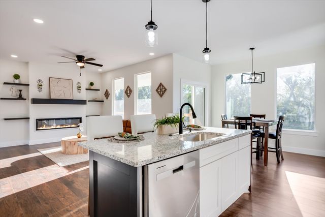 675 S Arbor Valley Way, Valley Center, KS 67147