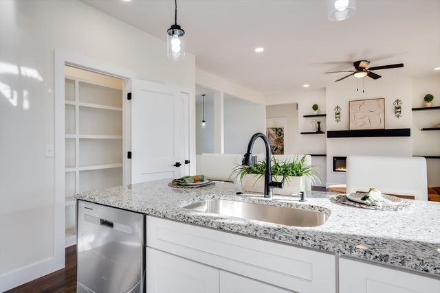 675 S Arbor Valley Way, Valley Center, KS 67147