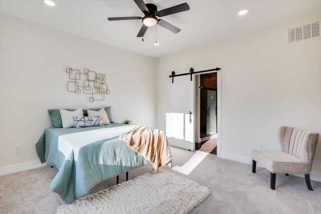 675 S Arbor Valley Way, Valley Center, KS 67147