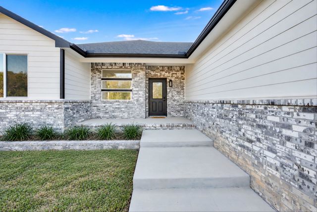 675 S Arbor Valley Way, Valley Center, KS 67147