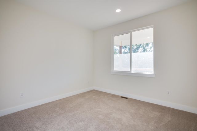 675 S Arbor Valley Way, Valley Center, KS 67147