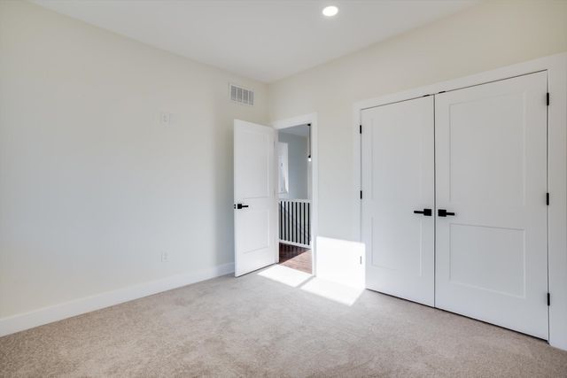 675 S Arbor Valley Way, Valley Center, KS 67147