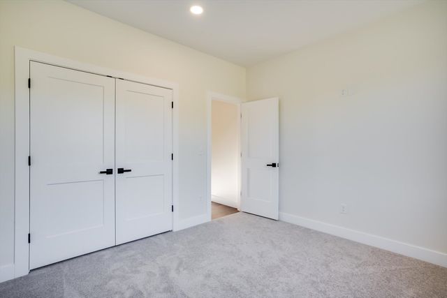 675 S Arbor Valley Way, Valley Center, KS 67147