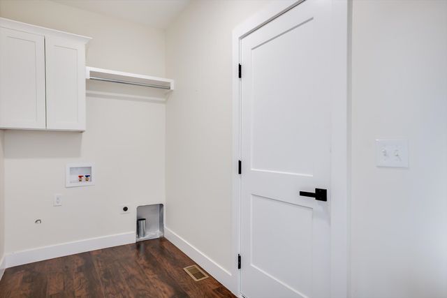 675 S Arbor Valley Way, Valley Center, KS 67147