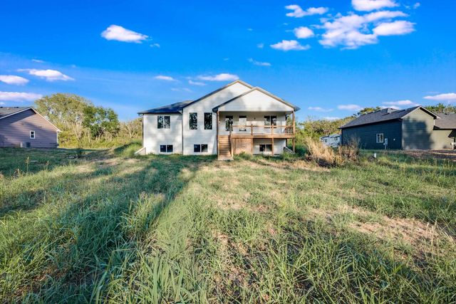 675 S Arbor Valley Way, Valley Center, KS 67147