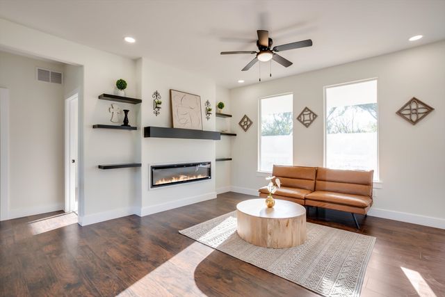 675 S Arbor Valley Way, Valley Center, KS 67147