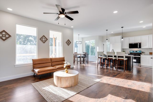 675 S Arbor Valley Way, Valley Center, KS 67147