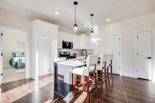 675 S Arbor Valley Way, Valley Center, KS 67147