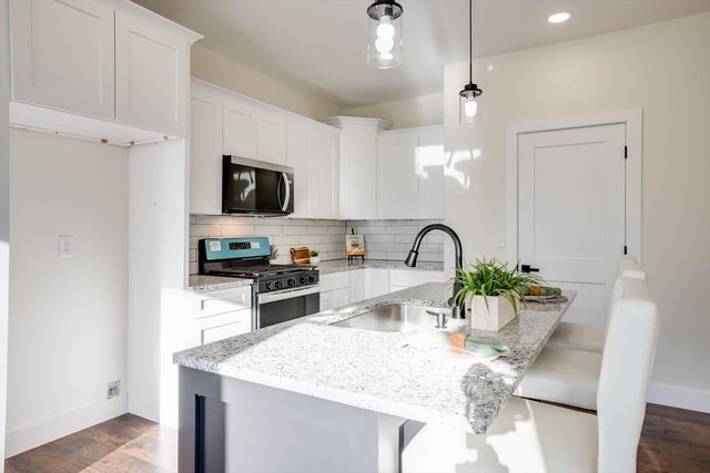 675 S Arbor Valley Way, Valley Center, KS 67147