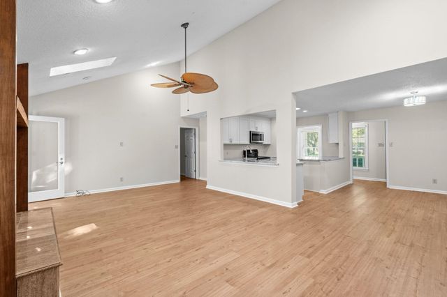 489 Crooked Oak Dr., Pawleys Island, SC 29585
