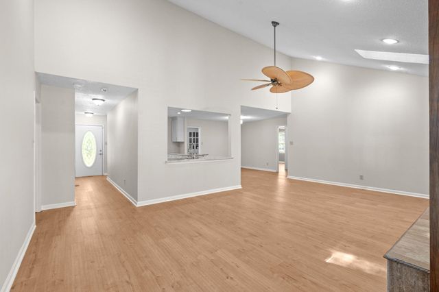 489 Crooked Oak Dr., Pawleys Island, SC 29585