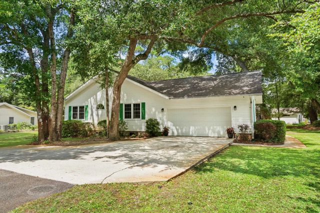 489 Crooked Oak Dr., Pawleys Island, SC 29585