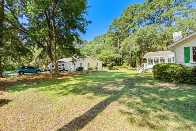 489 Crooked Oak Dr., Pawleys Island, SC 29585