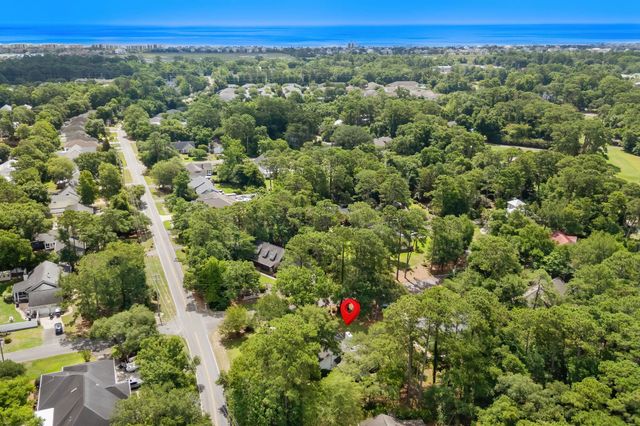 489 Crooked Oak Dr., Pawleys Island, SC 29585