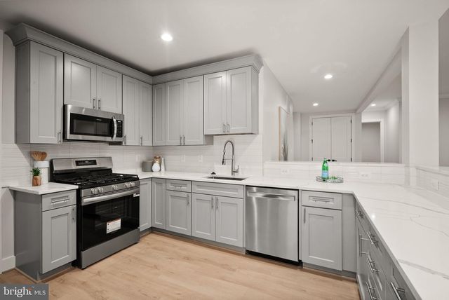 40925 ALYSHEBA DR, Leesburg, VA 20176