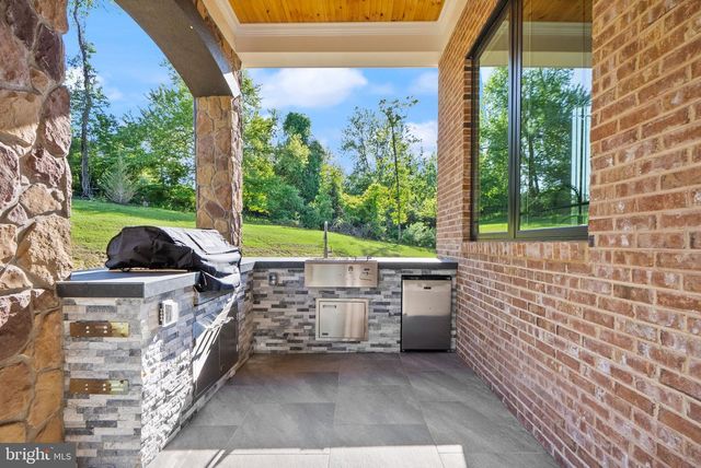 40925 ALYSHEBA DR, Leesburg, VA 20176