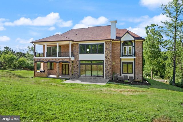 40925 ALYSHEBA DR, Leesburg, VA 20176
