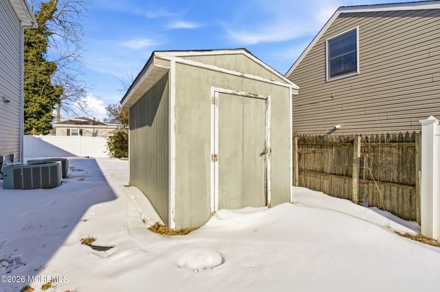 304 Pine Street, North Middletown, NJ 07748