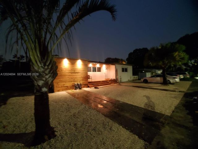 1081 NE 166th St 1081, North Miami Beach, FL 33162