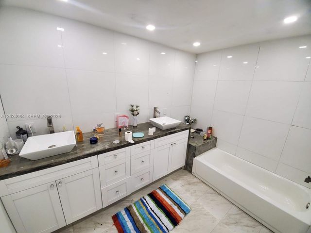 1081 NE 166th St 1081, North Miami Beach, FL 33162