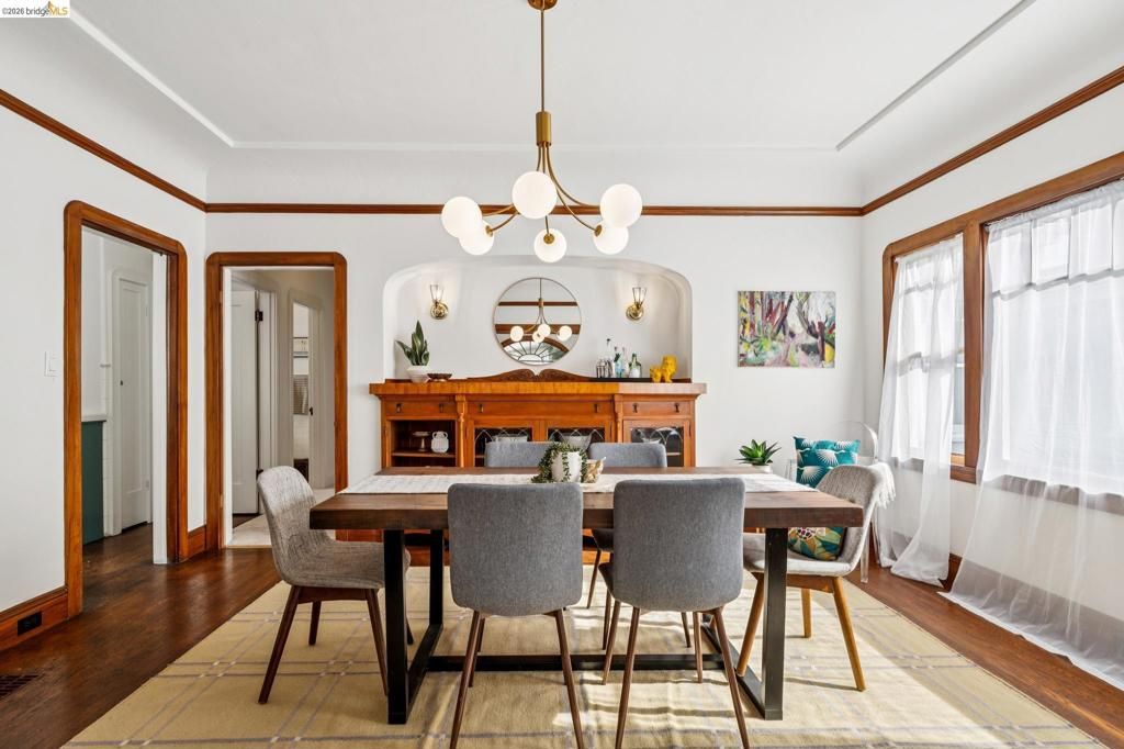 Image 10 of property listing at 534 534 Mira Vista Ave, Oakland, CA 94610