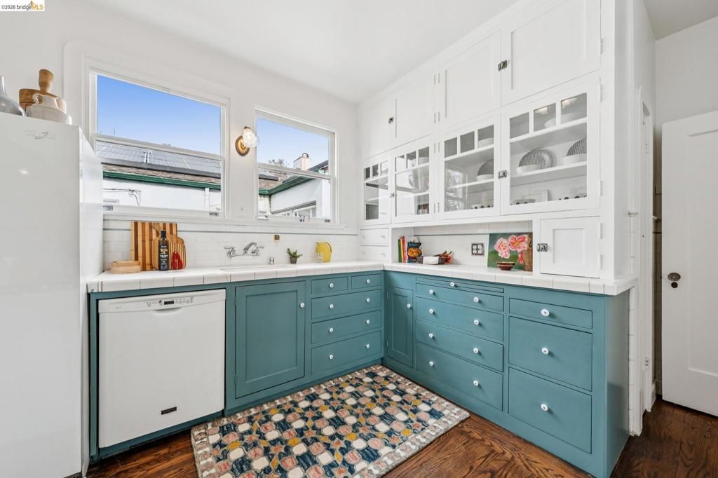 Image 13 of property listing at 534 534 Mira Vista Ave, Oakland, CA 94610