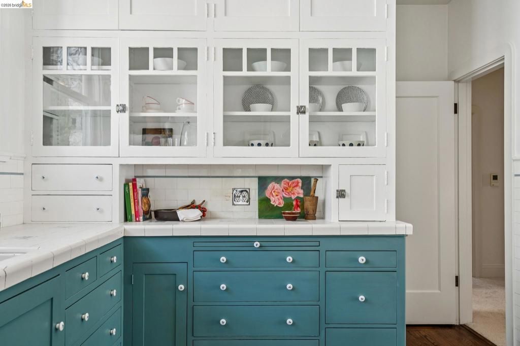 Image 14 of property listing at 534 534 Mira Vista Ave, Oakland, CA 94610