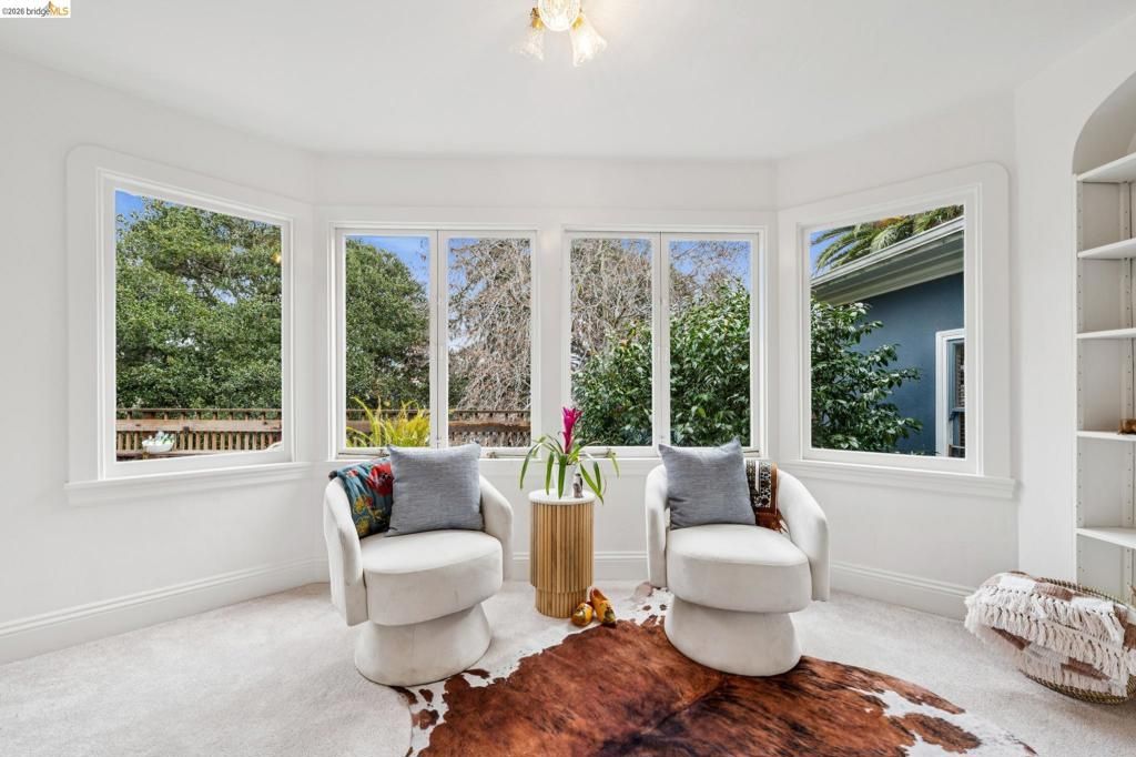 Image 20 of property listing at 534 534 Mira Vista Ave, Oakland, CA 94610