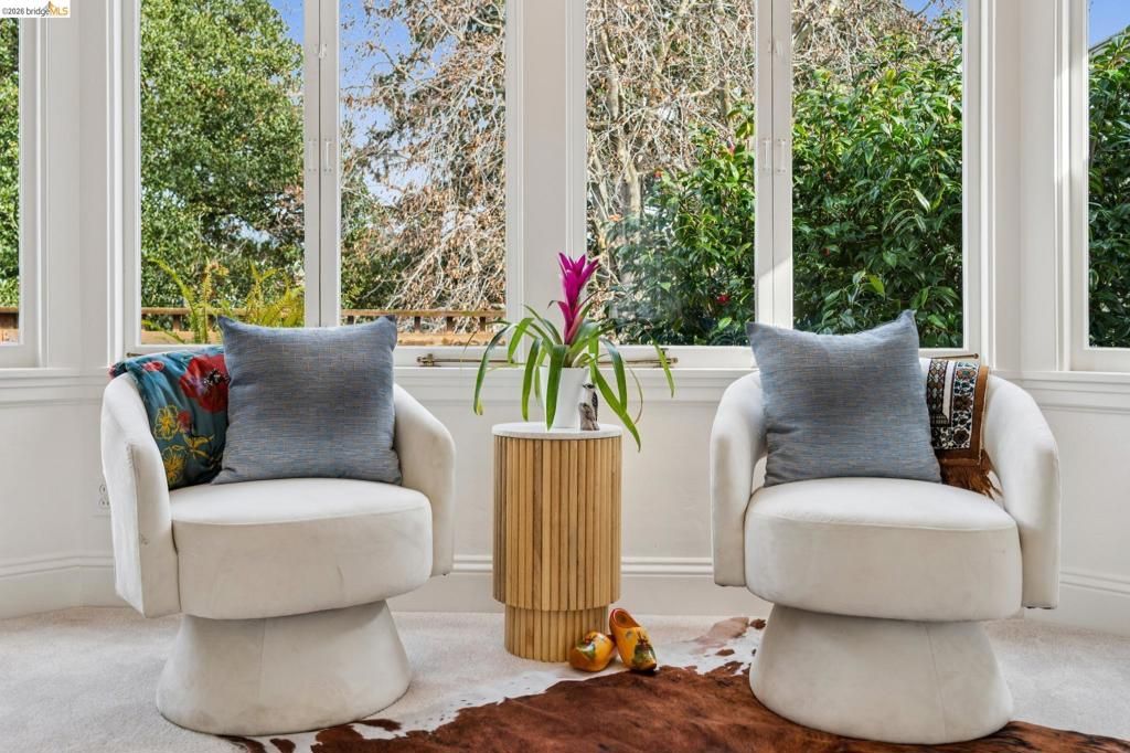 Image 21 of property listing at 534 534 Mira Vista Ave, Oakland, CA 94610