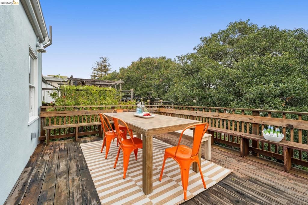 Image 24 of property listing at 534 534 Mira Vista Ave, Oakland, CA 94610