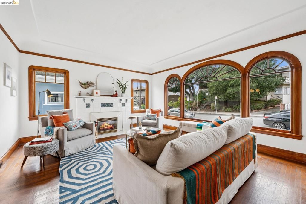 Image 7 of property listing at 534 534 Mira Vista Ave, Oakland, CA 94610