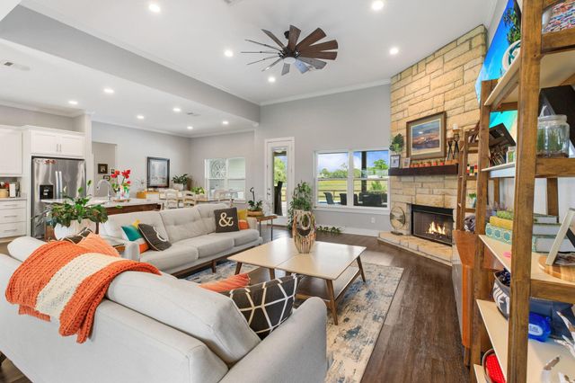 928 Azalea Drive, Franklin, TX 77856