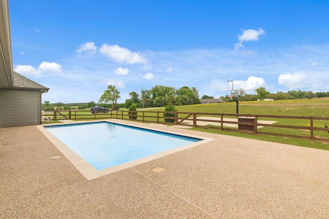 928 Azalea Drive, Franklin, TX 77856